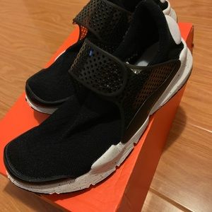 Men’s Nike sock dart sneaker